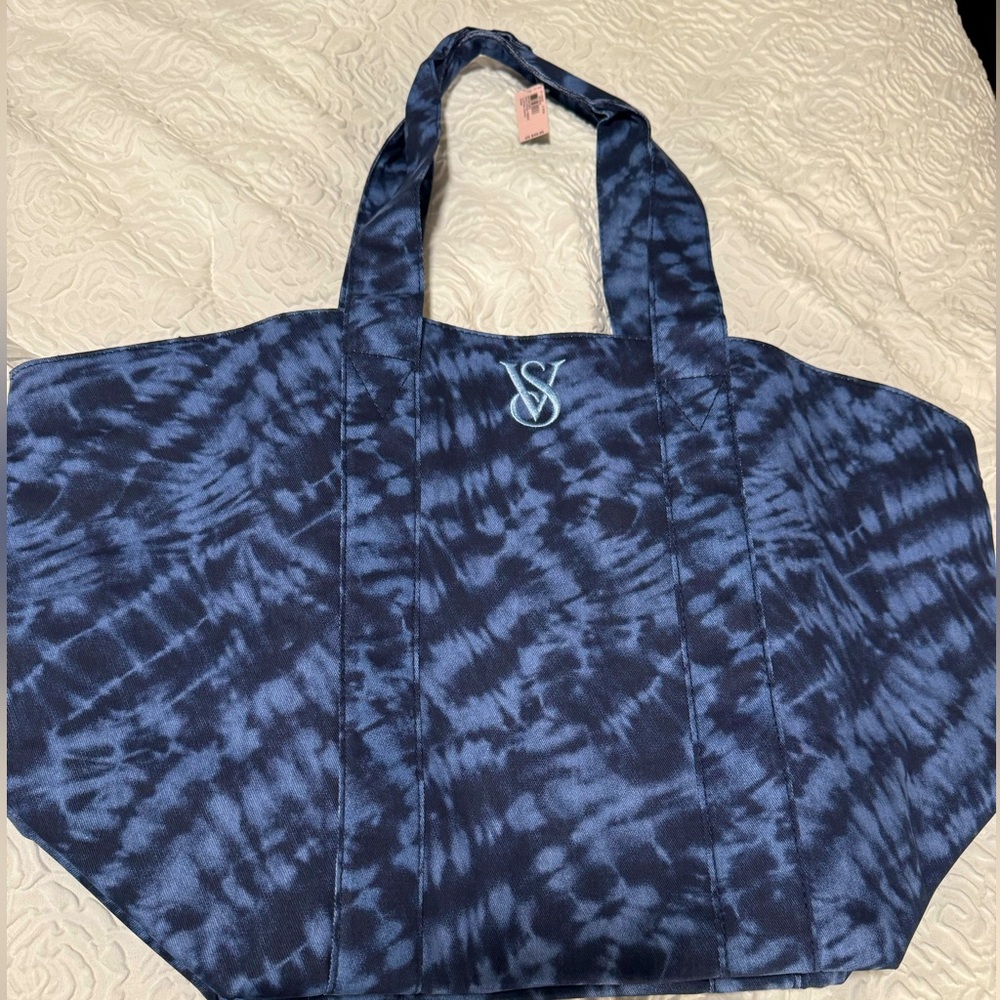 New Victoria’s Secret overnight bag